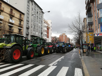 Fotos de la cuarta jornada de protestas de los agricultores navarros en el centro de Pamplona.