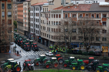 Fotos de la cuarta jornada de protestas de los agricultores navarros en el centro de Pamplona.