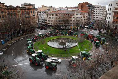 Fotos de la cuarta jornada de protestas de los agricultores navarros en el centro de Pamplona.