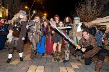 Las calles de Tudela se llenaron de personajes de todo tipo como animales, magos, vikingos.../