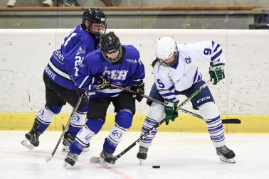 Fotos del play off de la liga Iberdrola entre el Kosner y el Txuri Urdin en Huarte.