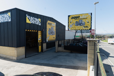 Electro Outlet ocupa una nave de 450 metros cuadrados en Mutilva