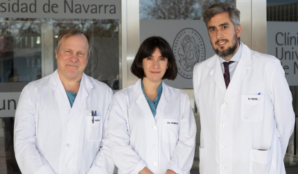 Los doctores Carlos Pastor, Alicia Alvarellos e Ignacio Matos, del equipo del Área de Cáncer Gastrointestinal del Cancer Center Clínica Universidad de Navarra