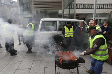 Los agricultores han hecho pinchos de chistorra