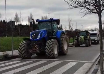 Llegada de los tractores a Pamplona en otra jornada de protestas agrarias