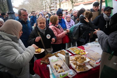 Fotos del evento '2 horas por Palestina', en el paseo Sarasate de Pamplona, para recaudar fondos para organizaciones palestinas.