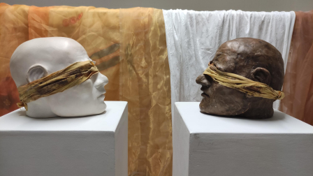 El artista Javier Laforet expone su arte en el colegio Santísimo Sacramento de Pamplona
