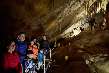 Fotos del día de las Cuevas en Mendukilo.