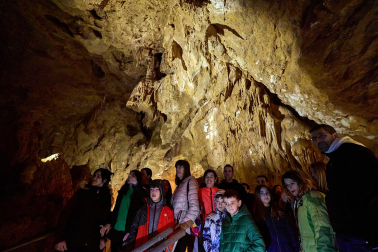 Fotos del día de las Cuevas en Mendukilo.