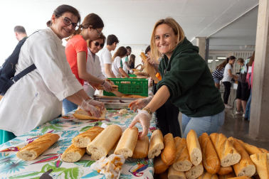 Imágenes de la 'Operación Bocata' solidaria del colegio Anunciata de Tudela