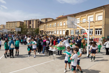 Imágenes de la 'Operación Bocata' solidaria del colegio Anunciata de Tudela