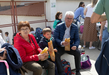 Imágenes de la 'Operación Bocata' solidaria del colegio Anunciata de Tudela