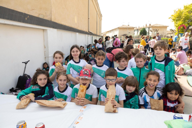 Imágenes de la 'Operación Bocata' solidaria del colegio Anunciata de Tudela