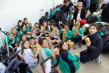 Imágenes de la 'Operación Bocata' solidaria del colegio Anunciata de Tudela