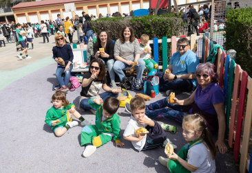 Imágenes de la 'Operación Bocata' solidaria del colegio Anunciata de Tudela