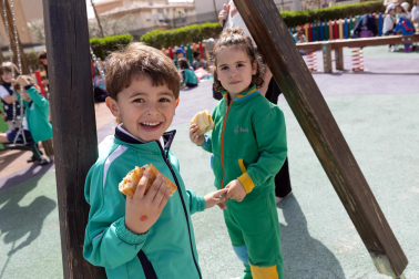 Imágenes de la 'Operación Bocata' solidaria del colegio Anunciata de Tudela