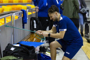 Linhares realiza ejercicios para fortalecer la rodilla lesionada