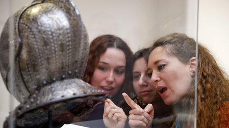 El Museo de Bellas Artes de Bilbao muestra un conjunto de objetos de armería suntuaria procedentes de la histórica ferrería de Eugui que se conservan en la Real Armería de Madrid