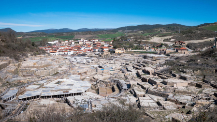 El Valle Salado de Añana, a 30 kilómetros de Vitoria, acoge una de las industrias más antiguas del mundo