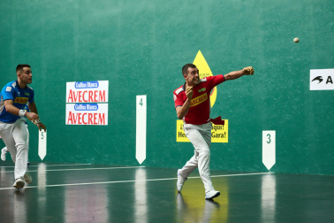 Fotos del duelo entre Agirre-Itzueta y Larrazabal-Eskiroz en el Labrit