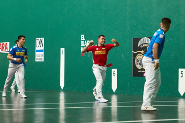 Fotos del duelo entre Agirre-Itzueta y Larrazabal-Eskiroz en el Labrit