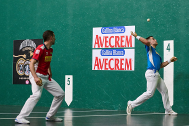 Fotos del duelo entre Agirre-Itzueta y Larrazabal-Eskiroz en el Labrit