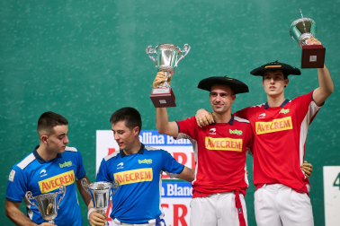 Fotos del duelo entre Agirre-Itzueta y Larrazabal-Eskiroz en el Labrit