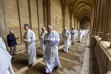 Fotos de la misa crismal en la catedral de Pamplona