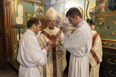 Fotos de la misa crismal en la catedral de Pamplona