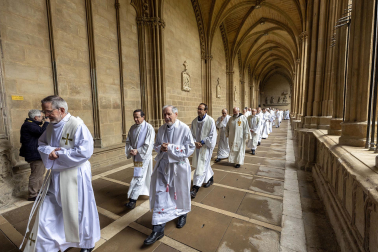 Fotos de la misa crismal en la catedral de Pamplona