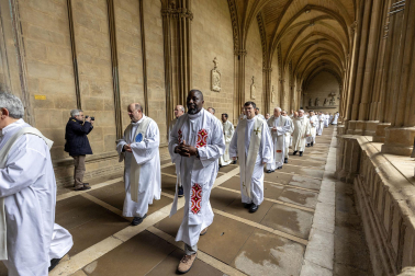 Fotos de la misa crismal en la catedral de Pamplona