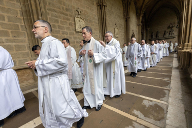 Fotos de la misa crismal en la catedral de Pamplona