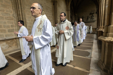 Fotos de la misa crismal en la catedral de Pamplona