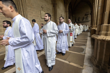 Fotos de la misa crismal en la catedral de Pamplona