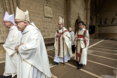 Fotos de la misa crismal en la catedral de Pamplona