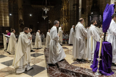Fotos de la misa crismal en la catedral de Pamplona