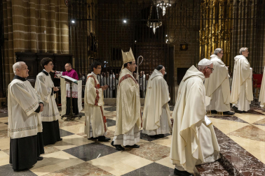 Fotos de la misa crismal en la catedral de Pamplona