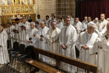 Fotos de la misa crismal en la catedral de Pamplona