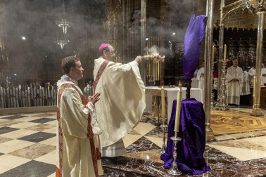 Fotos de la misa crismal en la catedral de Pamplona