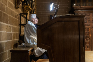 Fotos de la misa crismal en la catedral de Pamplona