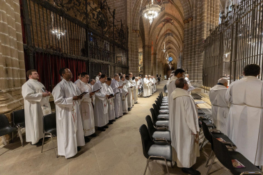 Fotos de la misa crismal en la catedral de Pamplona