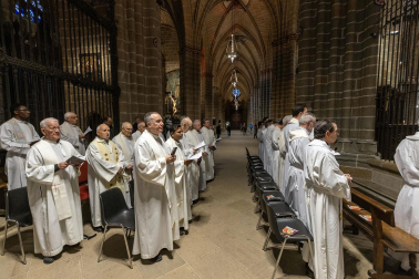 Fotos de la misa crismal en la catedral de Pamplona