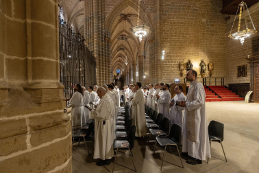 Fotos de la misa crismal en la catedral de Pamplona