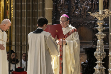Fotos de la misa crismal en la catedral de Pamplona
