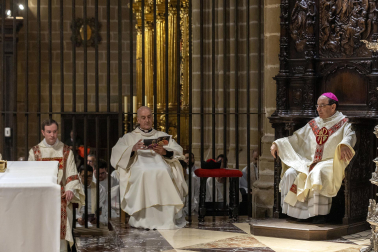 Fotos de la misa crismal en la catedral de Pamplona
