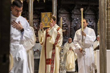 Fotos de la misa crismal en la catedral de Pamplona