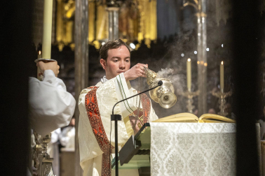Fotos de la misa crismal en la catedral de Pamplona