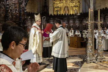 Fotos de la misa crismal en la catedral de Pamplona