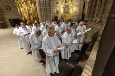 Fotos de la misa crismal en la catedral de Pamplona