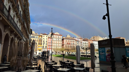 Primavera en la Plaza del Castillo. /